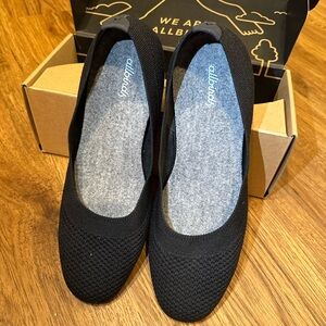 All birds flats, two pairs in black